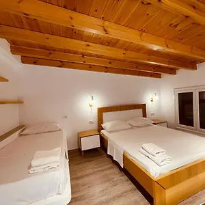 Anxhelo Villa