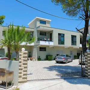 3* Hotell Vila Celaj